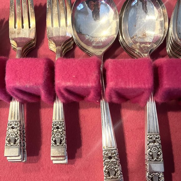 Vintage Set of 51 Oneida Community Silverplated Silverware - Picture 3 of 7